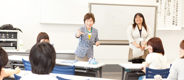 プロのアナウンサーの特別講義を実施。